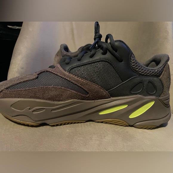 SALE: Authentic Adidas Yeezy Boost 700 - Picture 9 of 12